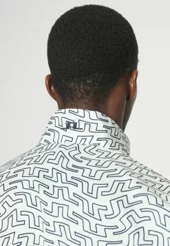 J.Lindeberg SportsASH LIGHT PACKABLE PRINT - Regnjacka - White 11 J.Lindeberg SportsASH LIGHT PACKABLE PRINT - Regnjacka - White -J.Lindeberg Affär 036db3c868d64613a3c154b196e26077