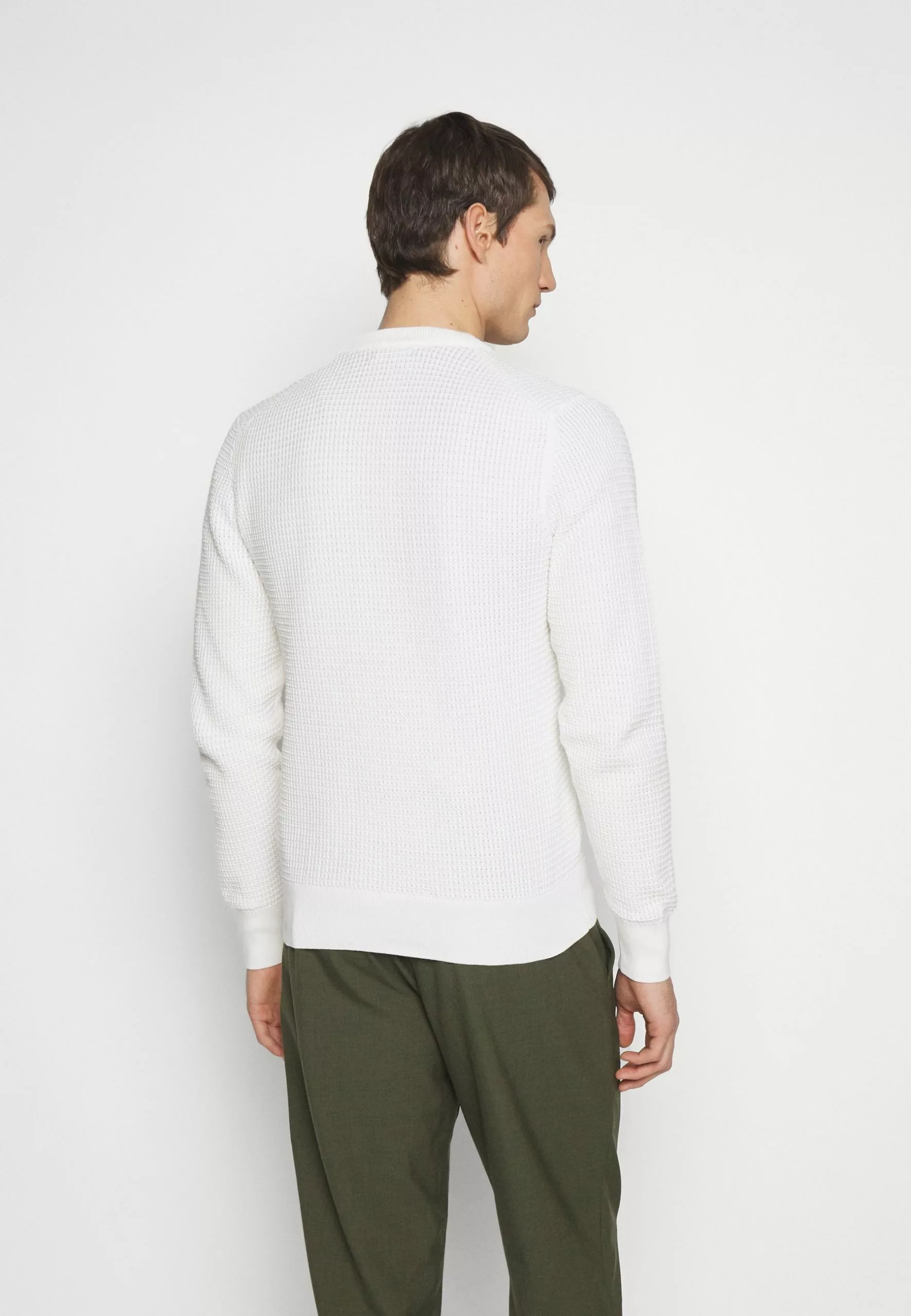 J.LINDEBERGARTHUR - Stickad Tröja - Cloud White 4 J.LINDEBERGARTHUR - Stickad Tröja - Cloud White - Bild 4