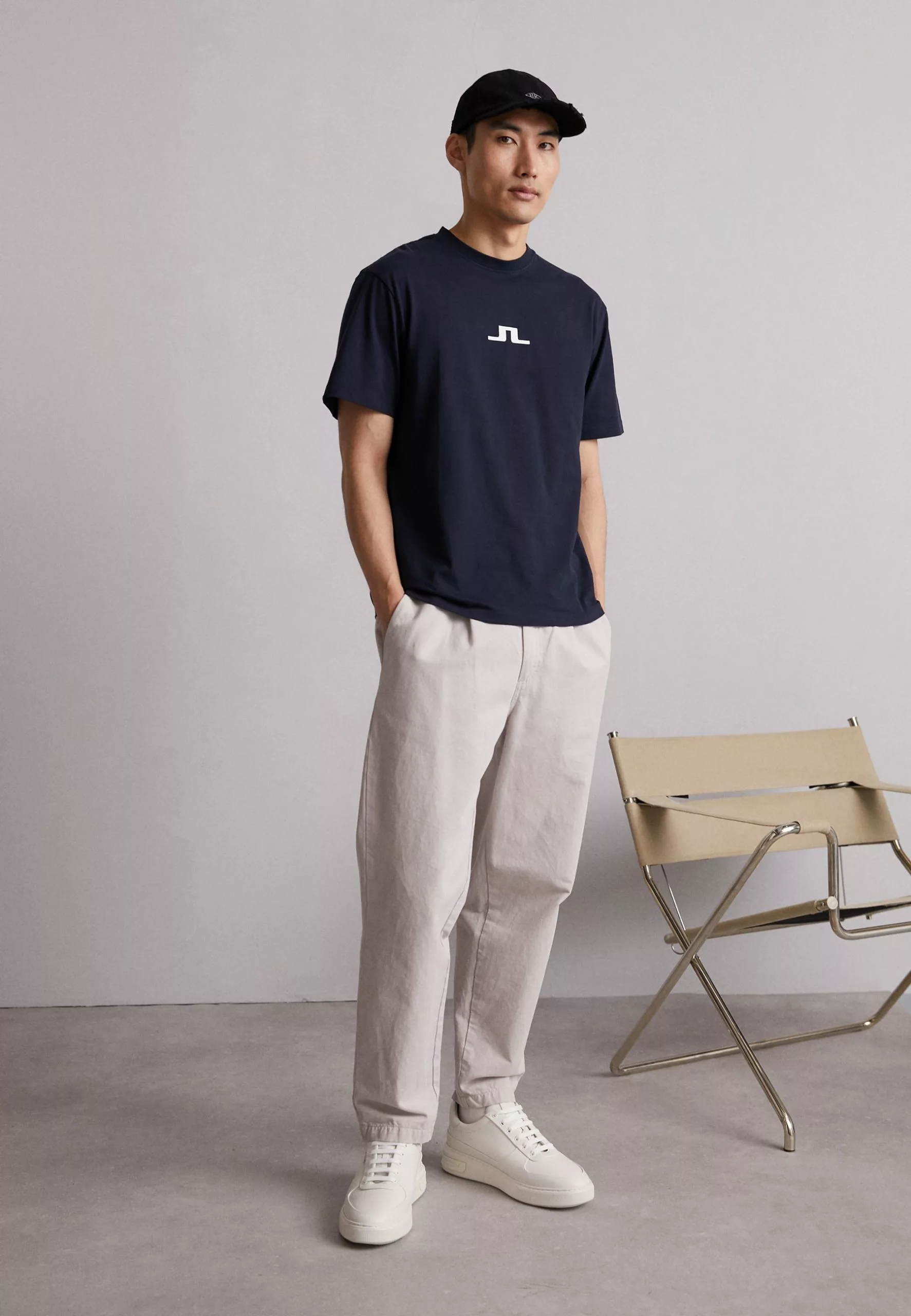 J.LINDEBERGDARCY LOGO TEE - T-shirt Med Print - Navy 2 J.LINDEBERGDARCY LOGO TEE - T-shirt Med Print - Navy - Bild 2