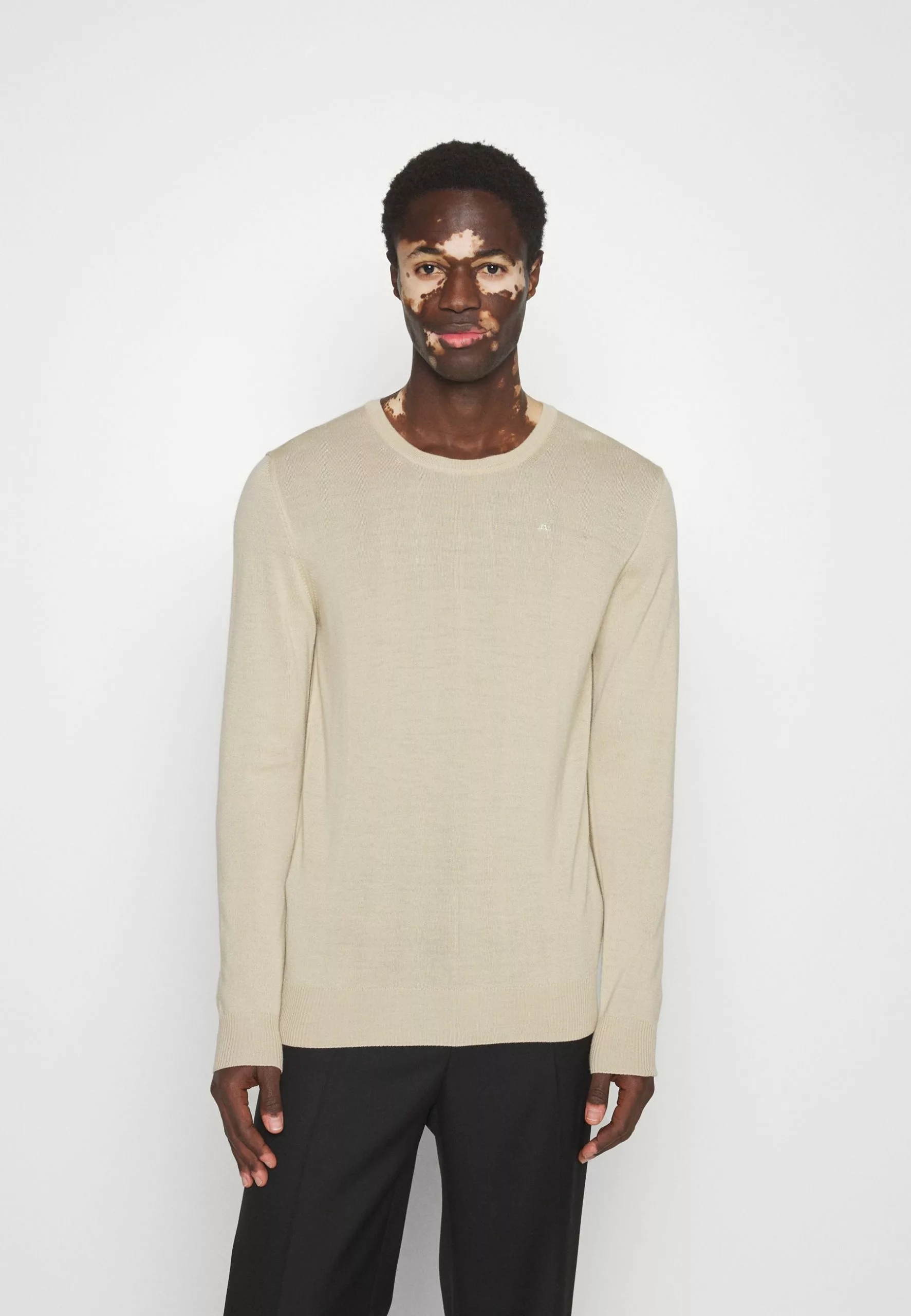J.LINDEBERGLYLE LIGHT CREW NECK - Stickad Tröja - Safari Beige 3 J.LINDEBERGLYLE LIGHT CREW NECK - Stickad Tröja - Safari Beige - Bild 3