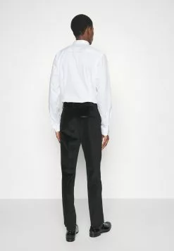 J.LINDEBERGLIAM VELVET PANTS - Kostymbyxor - Black 7 J.LINDEBERGLIAM VELVET PANTS - Kostymbyxor - Black -J.Lindeberg Affär 0f2f3c7b3e814ba1b13f66850ee2a12b