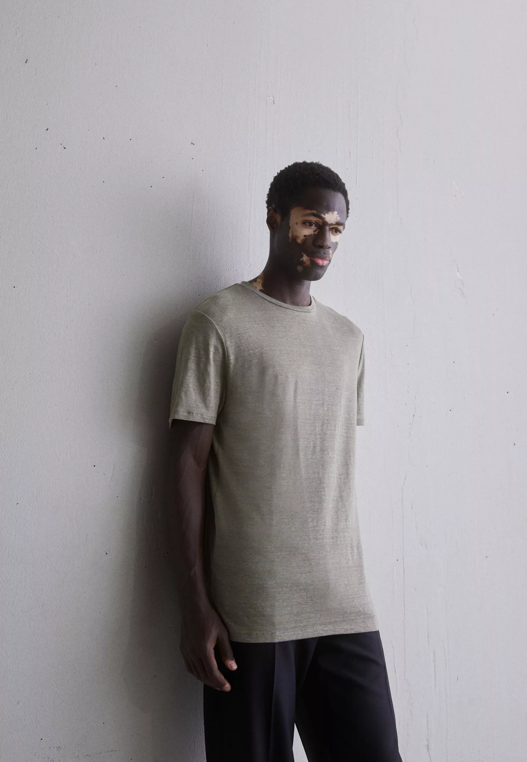 J.LINDEBERGCOMA TEE - T-shirt - Bas - Aloe 1 J.LINDEBERGCOMA TEE - T-shirt - Bas - Aloe