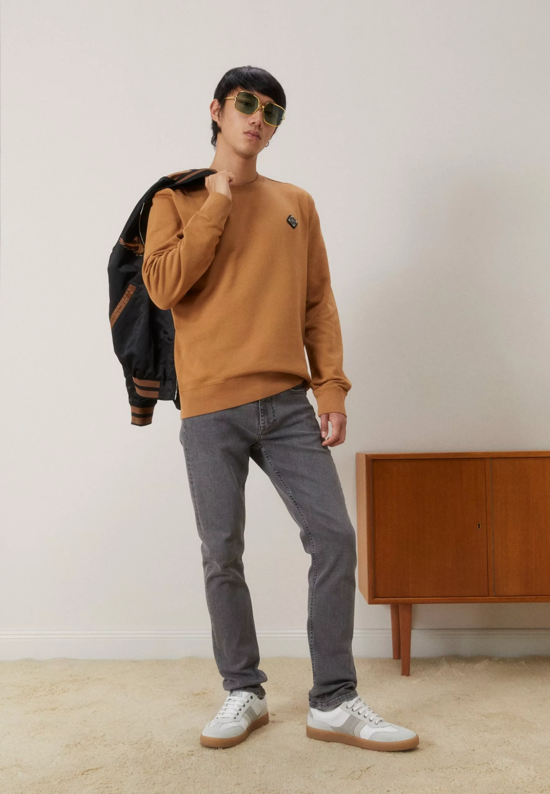 J.LINDEBERGTHROW PATCH C NECK - Sweatshirt - Chipmunk 2 J.LINDEBERGTHROW PATCH C NECK - Sweatshirt - Chipmunk - Bild 2