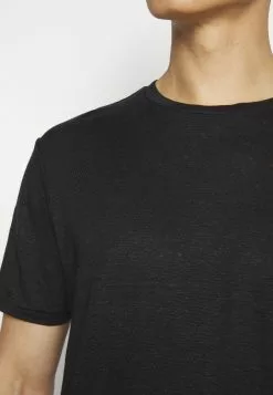 J.LINDEBERGCOMA TEE - T-shirt - Bas - Black 15 J.LINDEBERGCOMA TEE - T-shirt - Bas - Black -J.Lindeberg Affär 169cf313891d40ea8caf7def79e43560
