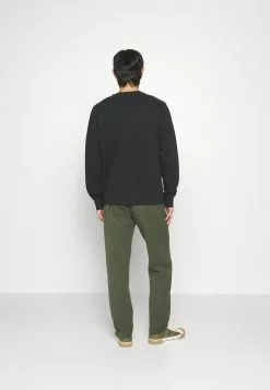 J.LINDEBERGTHROW PATCH C NECK - Sweatshirt - Black 12 J.LINDEBERGTHROW PATCH C NECK - Sweatshirt - Black -J.Lindeberg Affär 1b9a01d4efa9418383200dccaddbc9e5