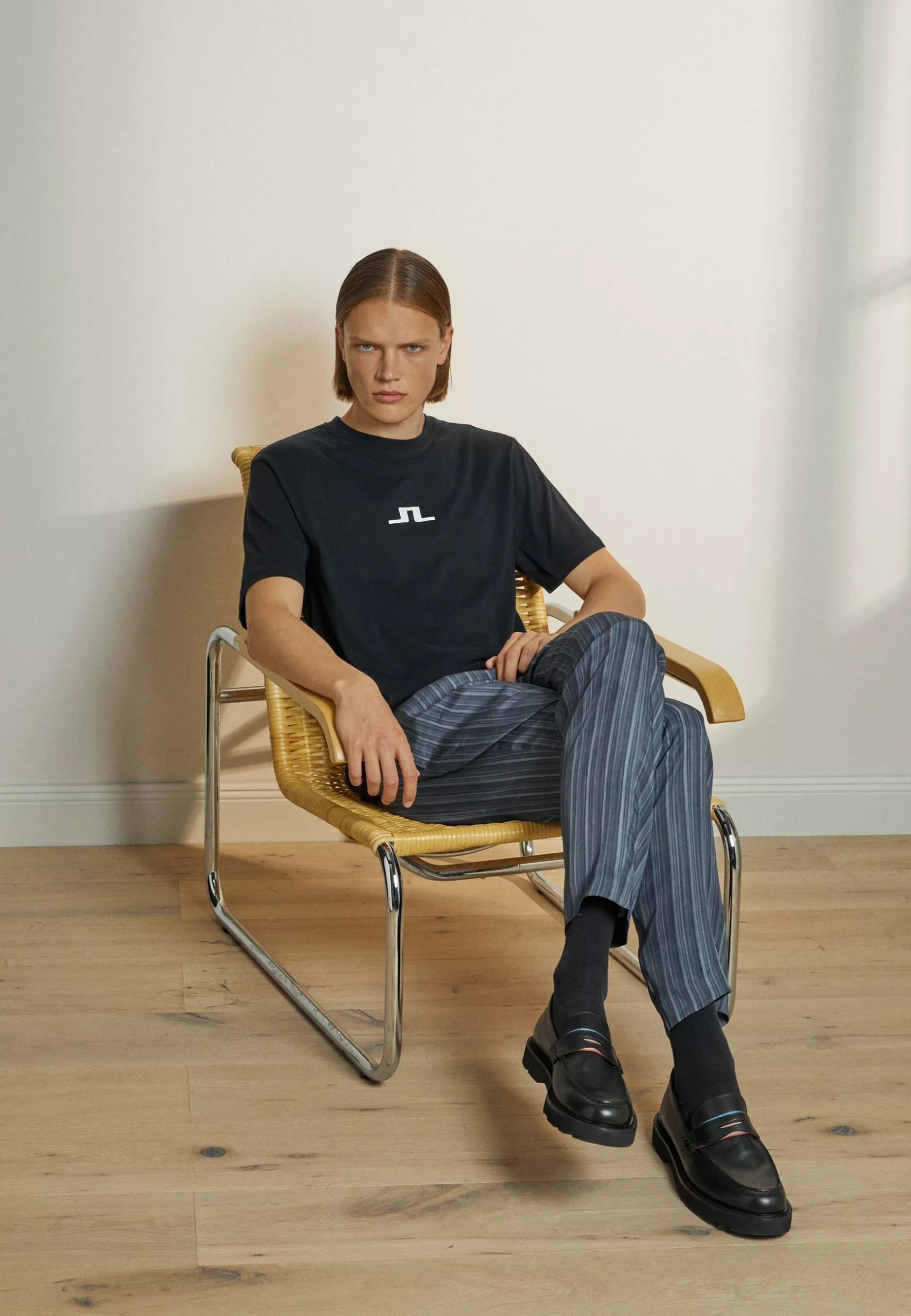 J.LINDEBERGDARCY - T-shirt Med Print - Black 3 J.LINDEBERGDARCY - T-shirt Med Print - Black - Bild 3