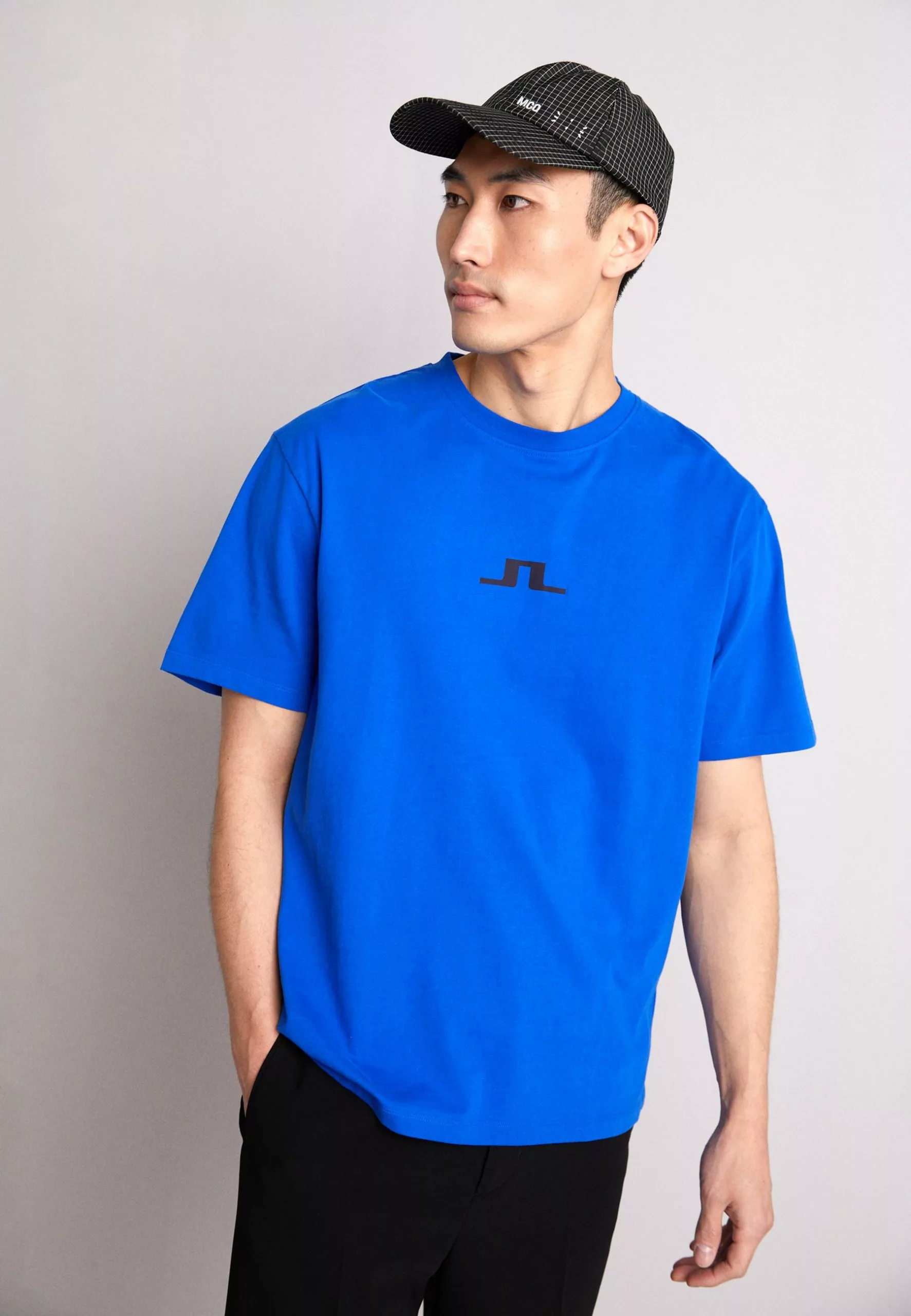 J.LINDEBERGDARCY LOGO TEE - T-shirt Med Print - Lapis Blue 1 J.LINDEBERGDARCY LOGO TEE - T-shirt Med Print - Lapis Blue