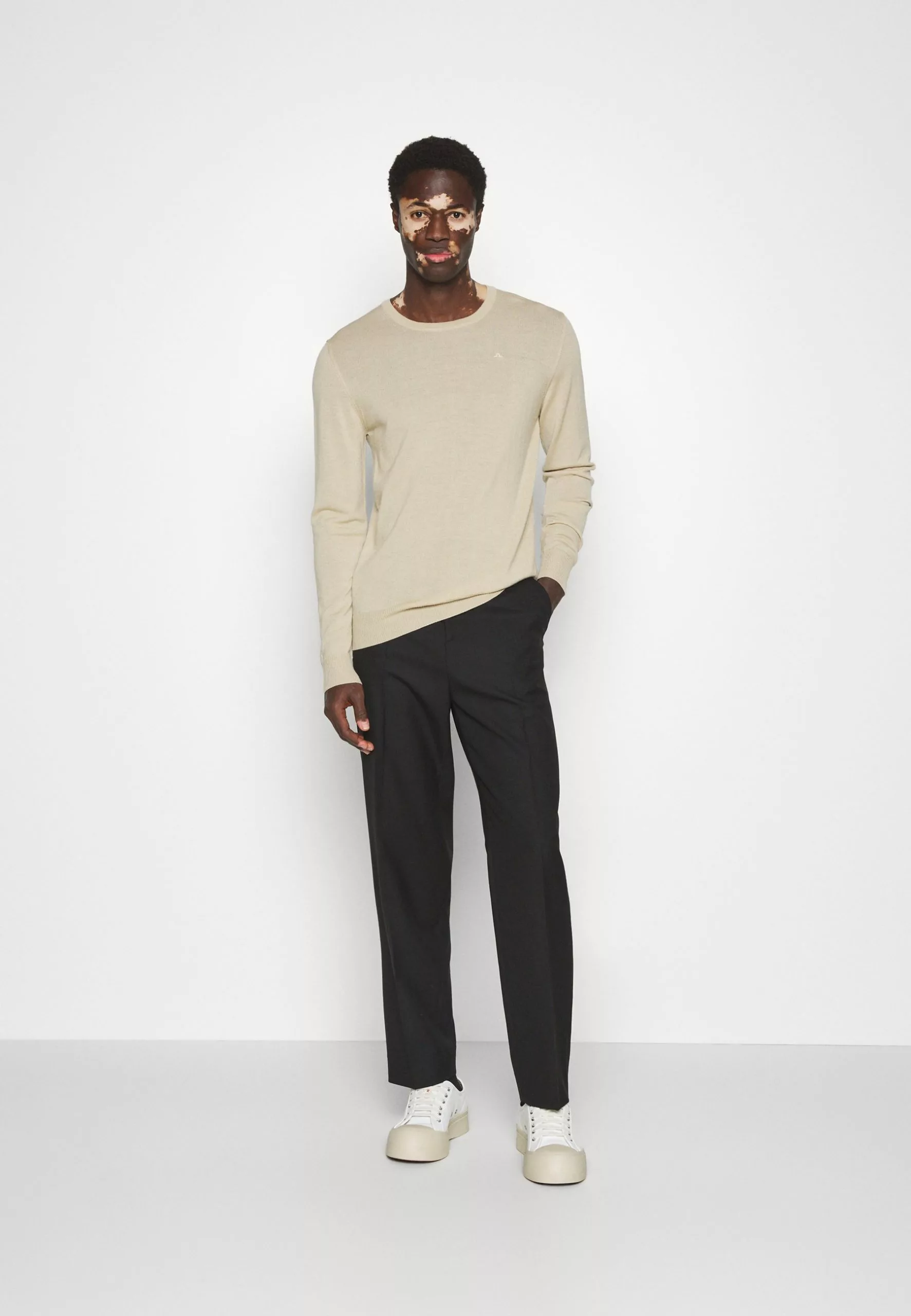 J.LINDEBERGLYLE LIGHT CREW NECK - Stickad Tröja - Safari Beige 5 J.LINDEBERGLYLE LIGHT CREW NECK - Stickad Tröja - Safari Beige - Bild 5