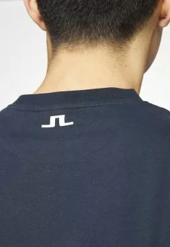 J.LINDEBERGDARCY LOGO TEE - T-shirt Med Print - Navy 13 J.LINDEBERGDARCY LOGO TEE - T-shirt Med Print - Navy -J.Lindeberg Affär 2ecb9f03b52149bca7f1f830b10962fe