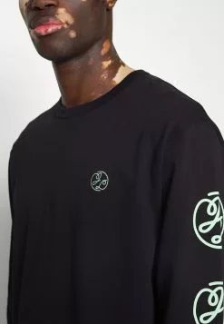 J.LINDEBERGCAMILO GRAPHIC - Långärmad Tröja - Black 15 J.LINDEBERGCAMILO GRAPHIC - Långärmad Tröja - Black -J.Lindeberg Affär 38c32112b87a4cafaec0e04f1ddb2537