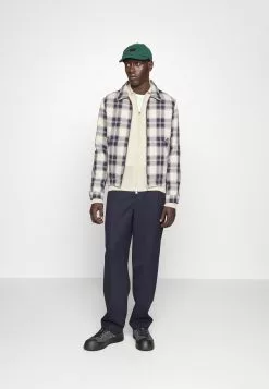 J.LINDEBERGNYLE ZIP CARDIGAN - Kofta - Safari Beige 11 J.LINDEBERGNYLE ZIP CARDIGAN - Kofta - Safari Beige -J.Lindeberg Affär 401e8a2c3e6a4440963f32a305e206be