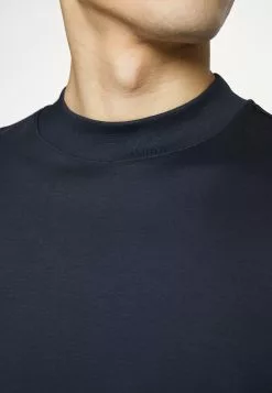 J.LINDEBERGACE MOCK NECK - T-shirt - Bas - Navy 13 J.LINDEBERGACE MOCK NECK - T-shirt - Bas - Navy -J.Lindeberg Affär 41bdf5a912d0431b90298eb435727828