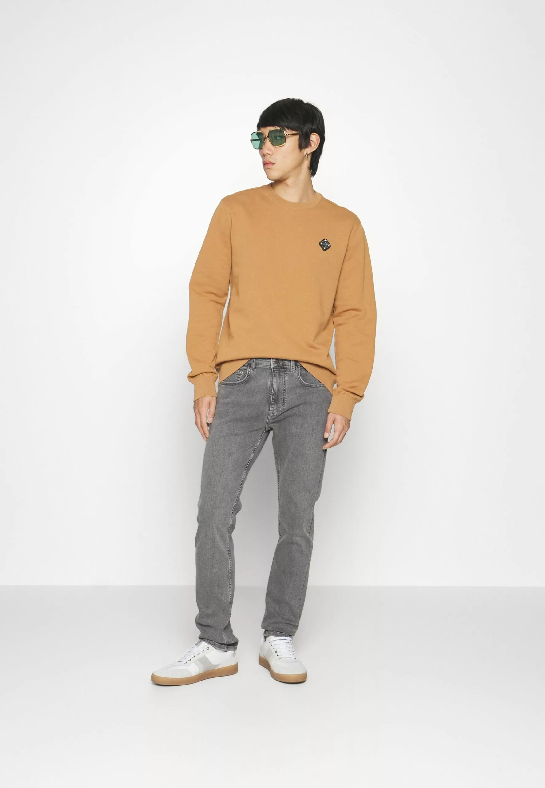 J.LINDEBERGTHROW PATCH C NECK - Sweatshirt - Chipmunk 5 J.LINDEBERGTHROW PATCH C NECK - Sweatshirt - Chipmunk - Bild 5