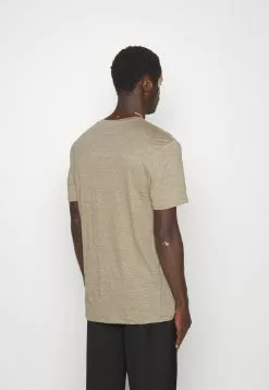 J.LINDEBERGCOMA TEE - T-shirt - Bas - Aloe 10 J.LINDEBERGCOMA TEE - T-shirt - Bas - Aloe -J.Lindeberg Affär 4adae02f85ee4488bb0479b4a387eb80