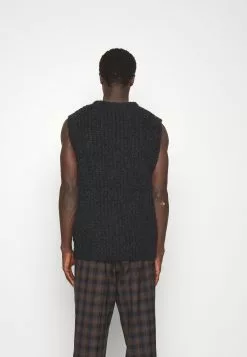 J.LINDEBERGALFONS SLIPOVER - Stickad Tröja - Black -J.Lindeberg Affär 4b6d19bbf8624bd583097242832141b6