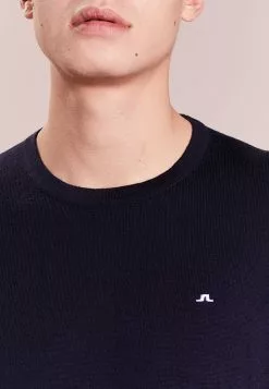 J.LINDEBERGLYLE TRUE MERINO - Stickad Tröja - Navy 8 J.LINDEBERGLYLE TRUE MERINO - Stickad Tröja - Navy -J.Lindeberg Affär 4bef3b4be9344e9cac5458a6d4735e91