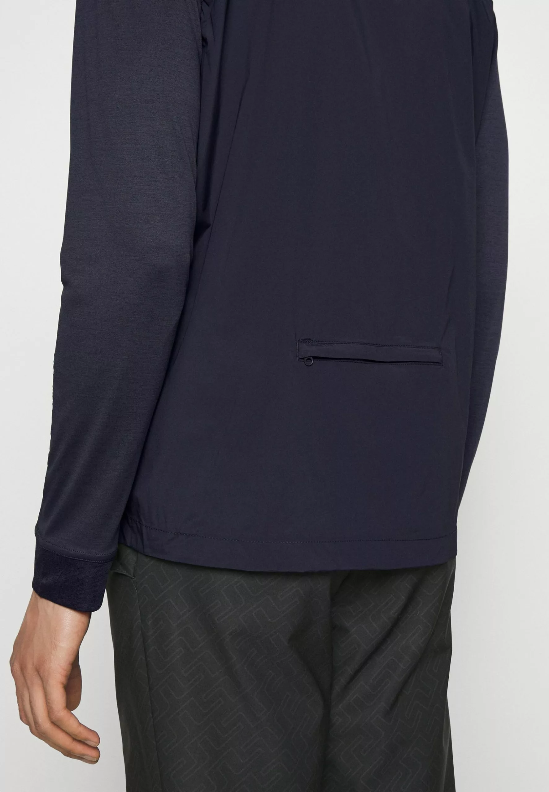 J.Lindeberg SportsASH LIGHT PACKABLE VEST - Väst - Navy 7 J.Lindeberg SportsASH LIGHT PACKABLE VEST - Väst - Navy - Bild 7