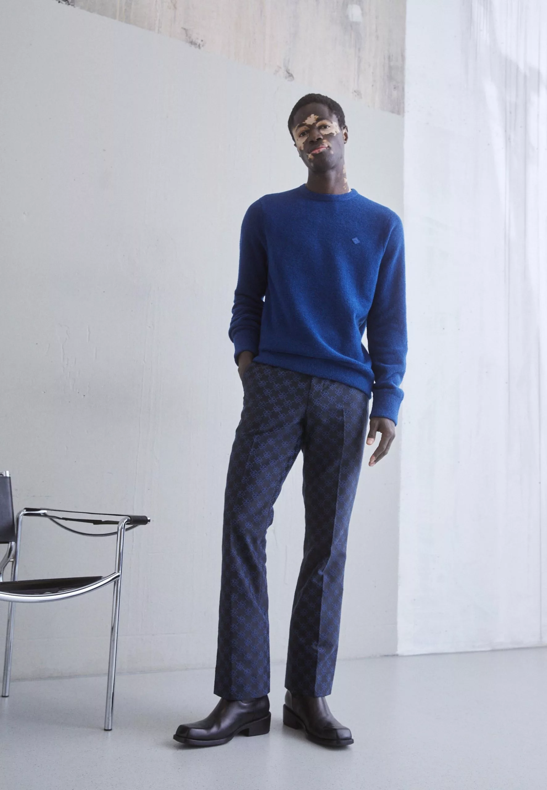 J.LINDEBERGYURI LOGO CREW - Stickad Tröja - Navy Peony 2 J.LINDEBERGYURI LOGO CREW - Stickad Tröja - Navy Peony - Bild 2