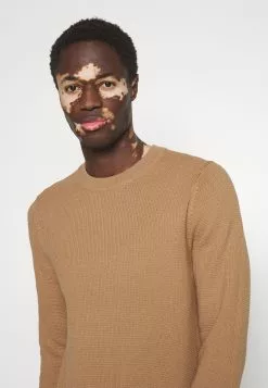 J.LINDEBERGARCHER STRUCTURE - Stickad Tröja - Chipmunk 13 J.LINDEBERGARCHER STRUCTURE - Stickad Tröja - Chipmunk -J.Lindeberg Affär 6313a6c0a78943abaea7e38b8d64c5d2