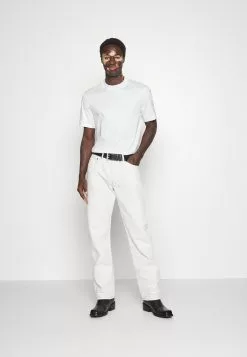 J.LINDEBERGJOHNNY LOOSE JEANS - Jeans Relaxed Fit - White 12 J.LINDEBERGJOHNNY LOOSE JEANS - Jeans Relaxed Fit - White -J.Lindeberg Affär 735ec2b5c81b4a9f8b60e42f3fcda61e