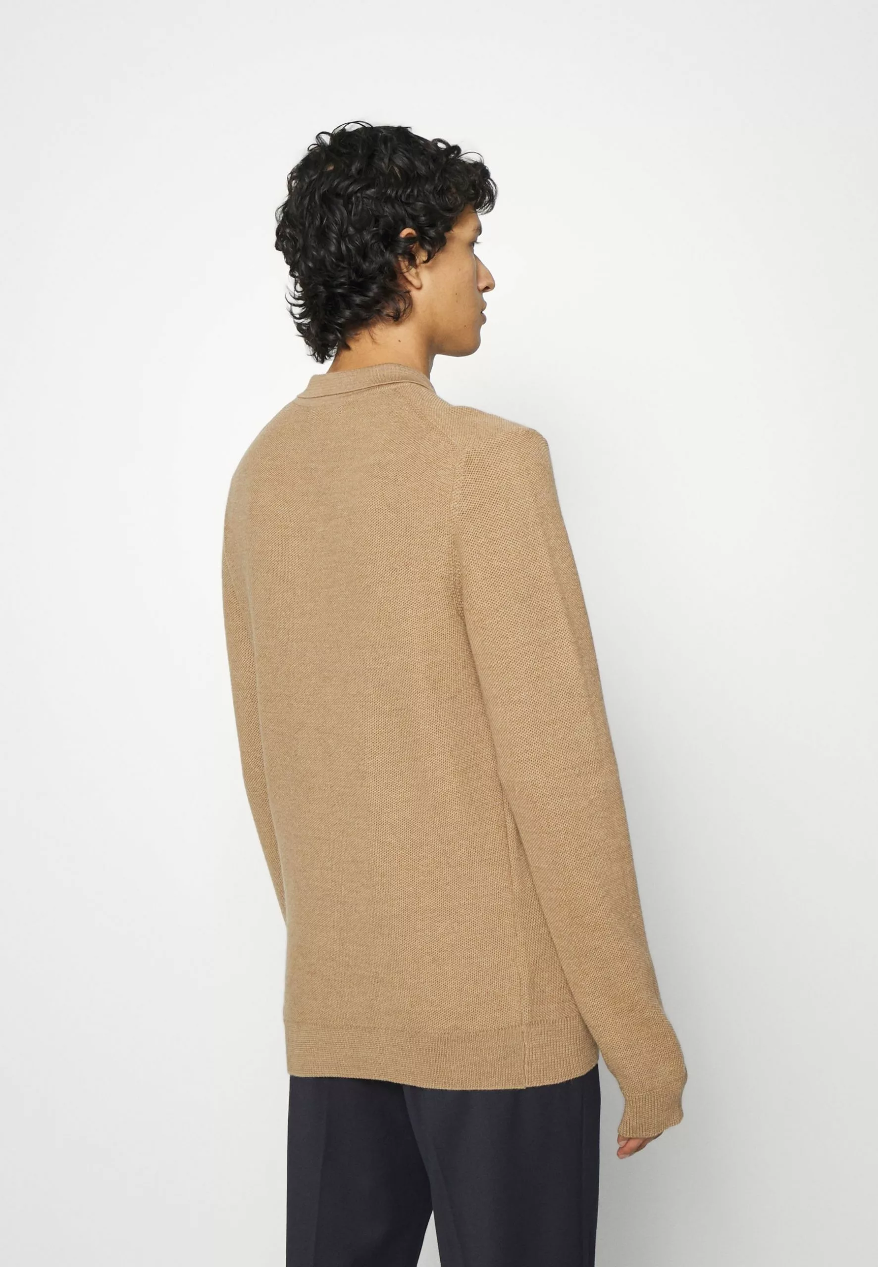 J.LINDEBERGNOLYN - Stickad Tröja - Tiger Brown 3 J.LINDEBERGNOLYN - Stickad Tröja - Tiger Brown - Bild 3