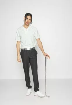 J.Lindeberg Affär -J.Lindeberg Affär 748aa6b4bc7a443c84247e95a4633ce7