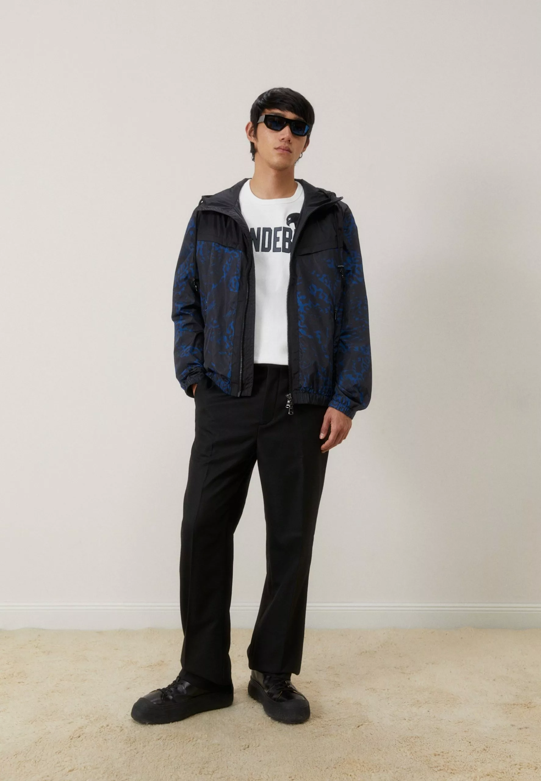 J.LINDEBERGSTEWIE - Tunn Jacka - Navy Peony 2 J.LINDEBERGSTEWIE - Tunn Jacka - Navy Peony - Bild 2