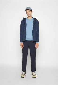 J.LINDEBERGTRACE SOLID JACKET - Tunn Jacka - Navy 12 J.LINDEBERGTRACE SOLID JACKET - Tunn Jacka - Navy -J.Lindeberg Affär 77da45591fe54f8dab8403c5e1fe02a0