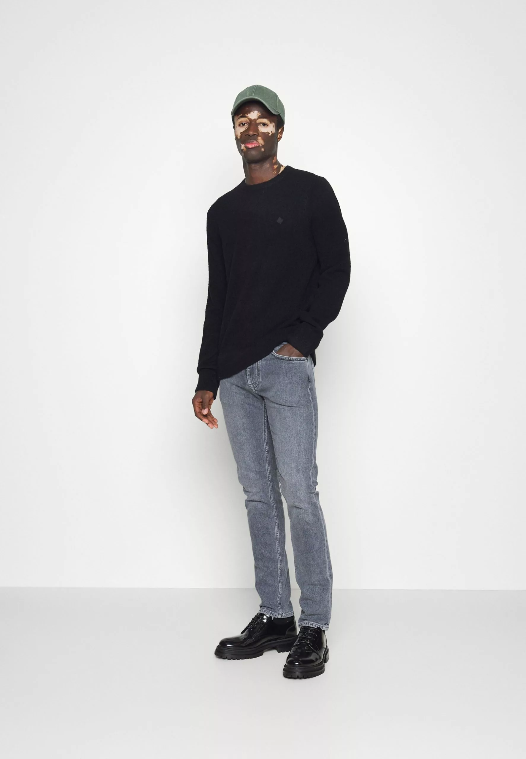 J.LINDEBERGYURI LOGO CREW - Stickad Tröja - Black 5 J.LINDEBERGYURI LOGO CREW - Stickad Tröja - Black - Bild 5