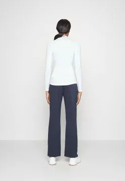 J.Lindeberg SportsASA SOFT COMPRESSION - T-shirt Till Träning - White 8 J.Lindeberg SportsASA SOFT COMPRESSION - T-shirt Till Träning - White -J.Lindeberg Affär 801b6584a3fe4db7bffbd67c704b4cc4