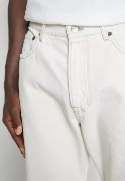 J.LINDEBERGJOHNNY LOOSE JEANS - Jeans Relaxed Fit - White 13 J.LINDEBERGJOHNNY LOOSE JEANS - Jeans Relaxed Fit - White -J.Lindeberg Affär 80468108dd3441fb86c63ed68d01ee47