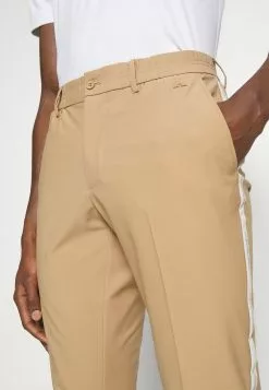 J.Lindeberg SportsSTUART PANT - Tygbyxor - Tiger Brown -J.Lindeberg Affär 89262395621d463fa482497e24408c63