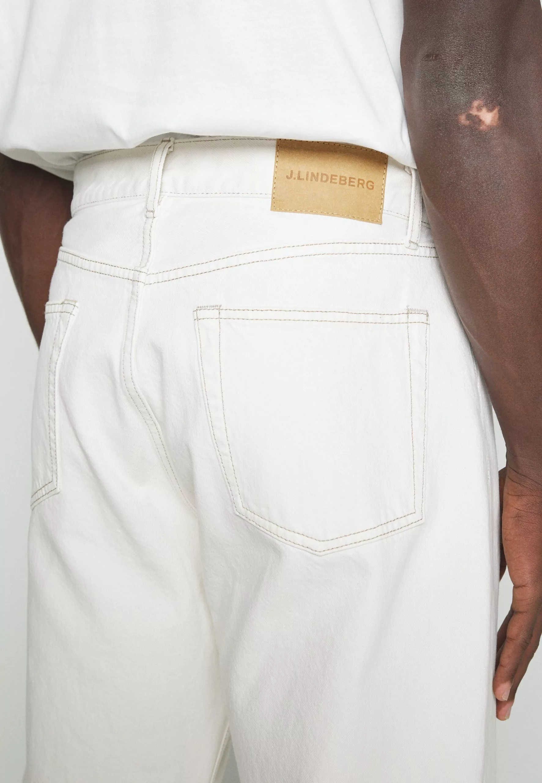 J.LINDEBERGJOHNNY LOOSE JEANS - Jeans Relaxed Fit - White 8 J.LINDEBERGJOHNNY LOOSE JEANS - Jeans Relaxed Fit - White - Bild 8