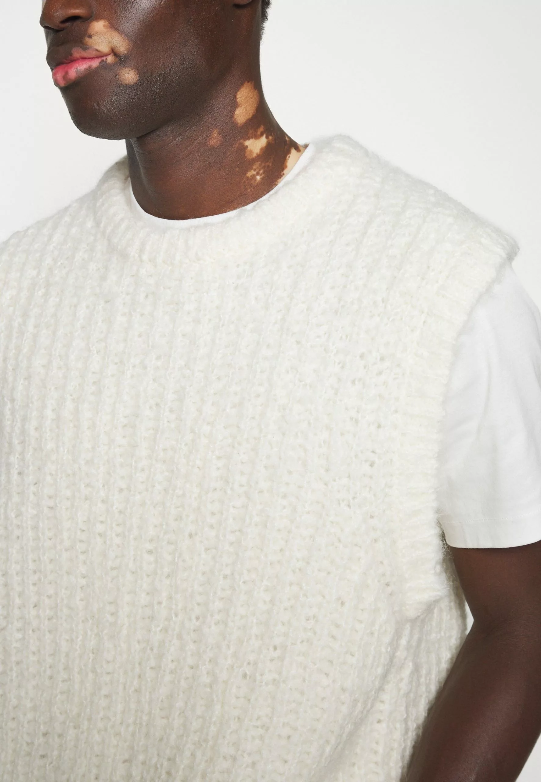 J.LINDEBERGALFONS SLIPOVER - Stickad Tröja - Cloud White 7 J.LINDEBERGALFONS SLIPOVER - Stickad Tröja - Cloud White - Bild 7