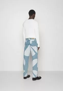 J.LINDEBERGJOHNNY DOT LOOSE - Jeans Relaxed Fit - Light Blue 11 J.LINDEBERGJOHNNY DOT LOOSE - Jeans Relaxed Fit - Light Blue -J.Lindeberg Affär 9603c02b305f4de39fb01c5d0ca1a0e2