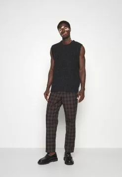 J.LINDEBERGALFONS SLIPOVER - Stickad Tröja - Black -J.Lindeberg Affär 96451a000af14de19bf52284c90a2cfa