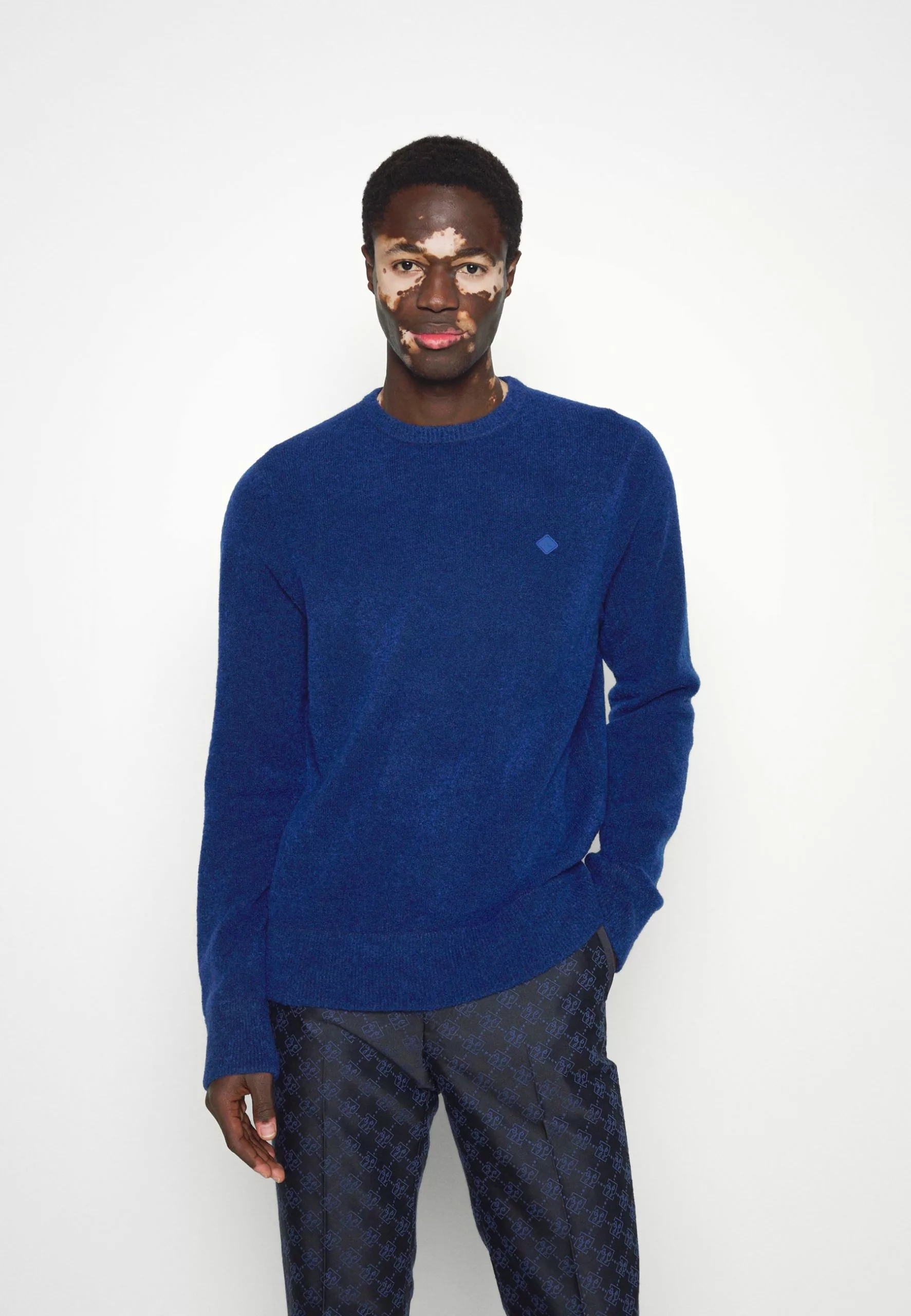 J.LINDEBERGYURI LOGO CREW - Stickad Tröja - Navy Peony 3 J.LINDEBERGYURI LOGO CREW - Stickad Tröja - Navy Peony - Bild 3