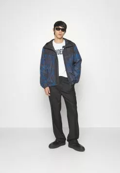 J.LINDEBERGSTEWIE - Tunn Jacka - Navy Peony 12 J.LINDEBERGSTEWIE - Tunn Jacka - Navy Peony -J.Lindeberg Affär 9a7155c062ed417fbb38a04381933d26