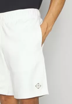 J.LINDEBERGIVAR INTERLOCK - Shorts - Cloud White 9 J.LINDEBERGIVAR INTERLOCK - Shorts - Cloud White -J.Lindeberg Affär 9b24a5b1cfec44a1b0e94f0bb070181b