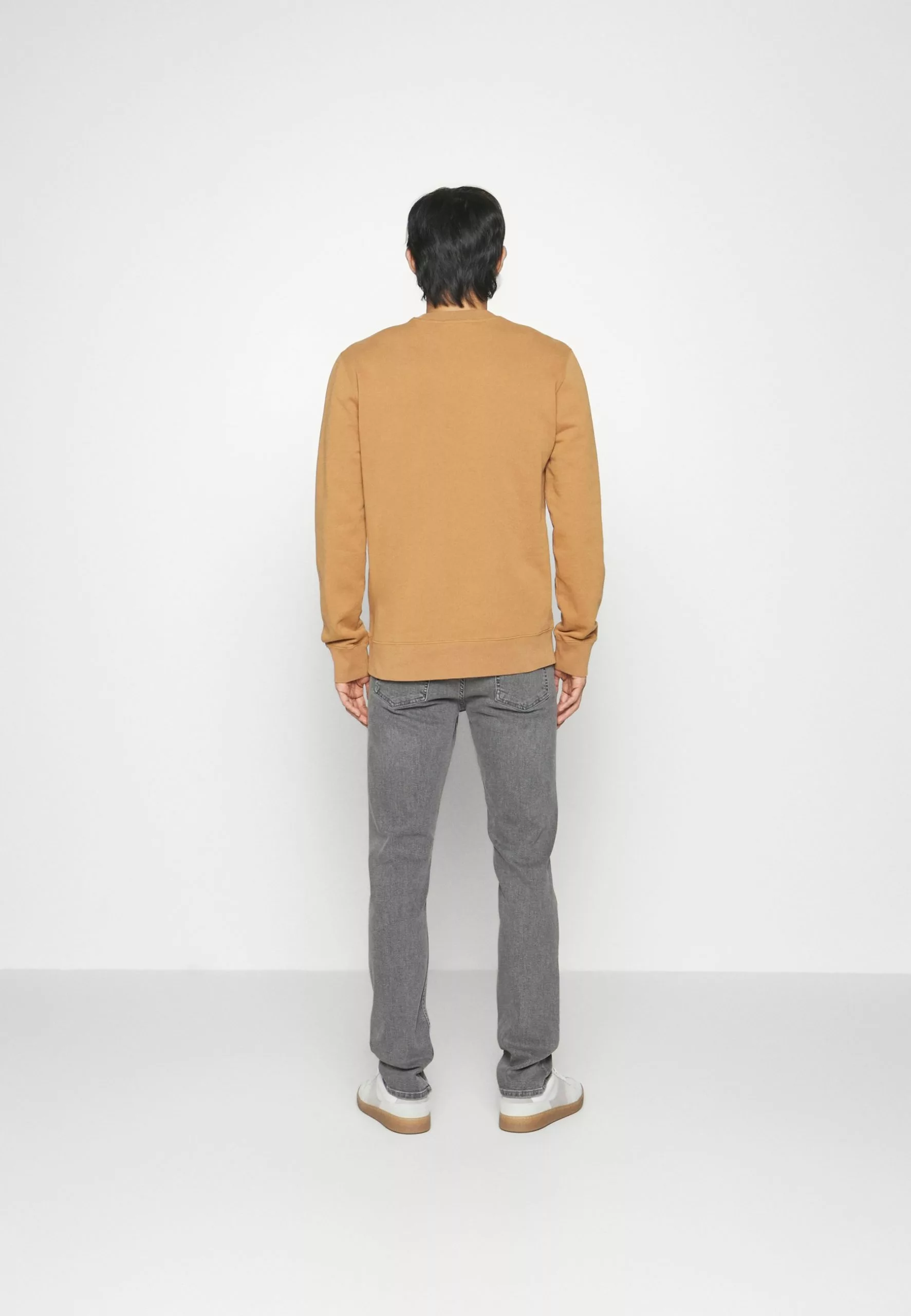 J.LINDEBERGTHROW PATCH C NECK - Sweatshirt - Chipmunk 4 J.LINDEBERGTHROW PATCH C NECK - Sweatshirt - Chipmunk - Bild 4
