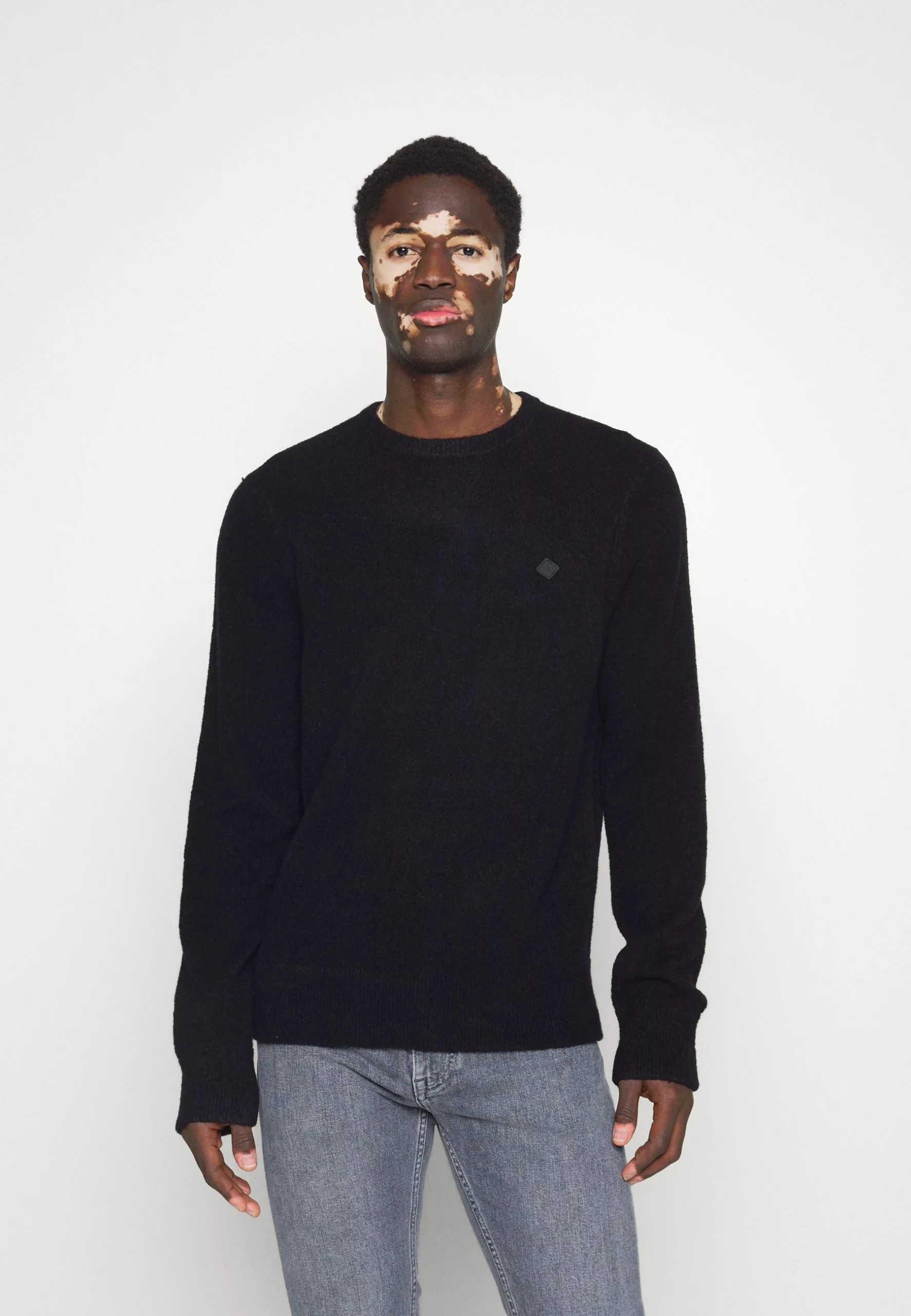 J.LINDEBERGYURI LOGO CREW - Stickad Tröja - Black 3 J.LINDEBERGYURI LOGO CREW - Stickad Tröja - Black - Bild 3