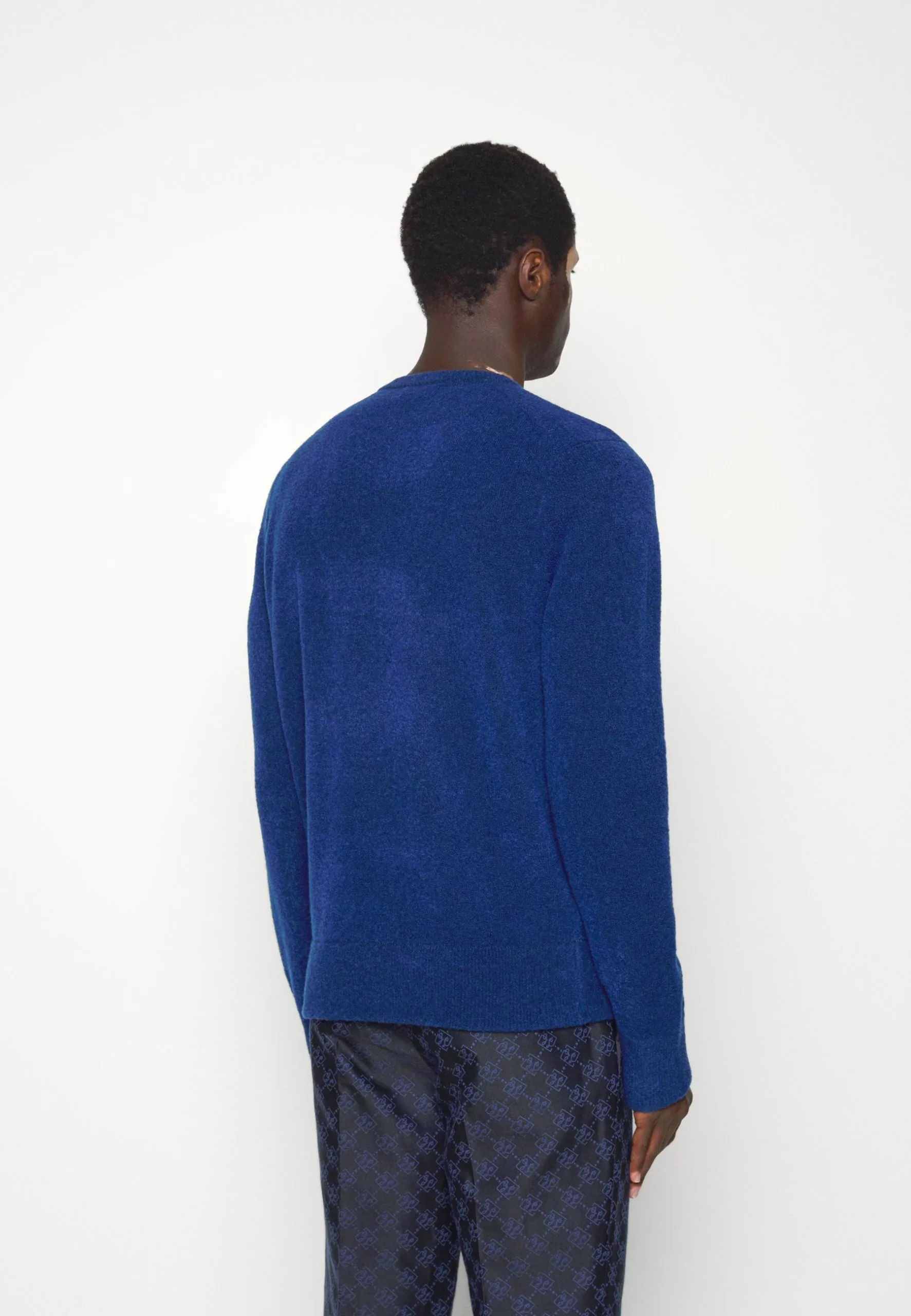 J.LINDEBERGYURI LOGO CREW - Stickad Tröja - Navy Peony 4 J.LINDEBERGYURI LOGO CREW - Stickad Tröja - Navy Peony - Bild 4