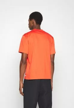 J.LINDEBERGACE MOCK NECK - T-shirt - Bas - Fiery Red 10 J.LINDEBERGACE MOCK NECK - T-shirt - Bas - Fiery Red -J.Lindeberg Affär b0f49d745fda49049d42a6b141d5ca2b