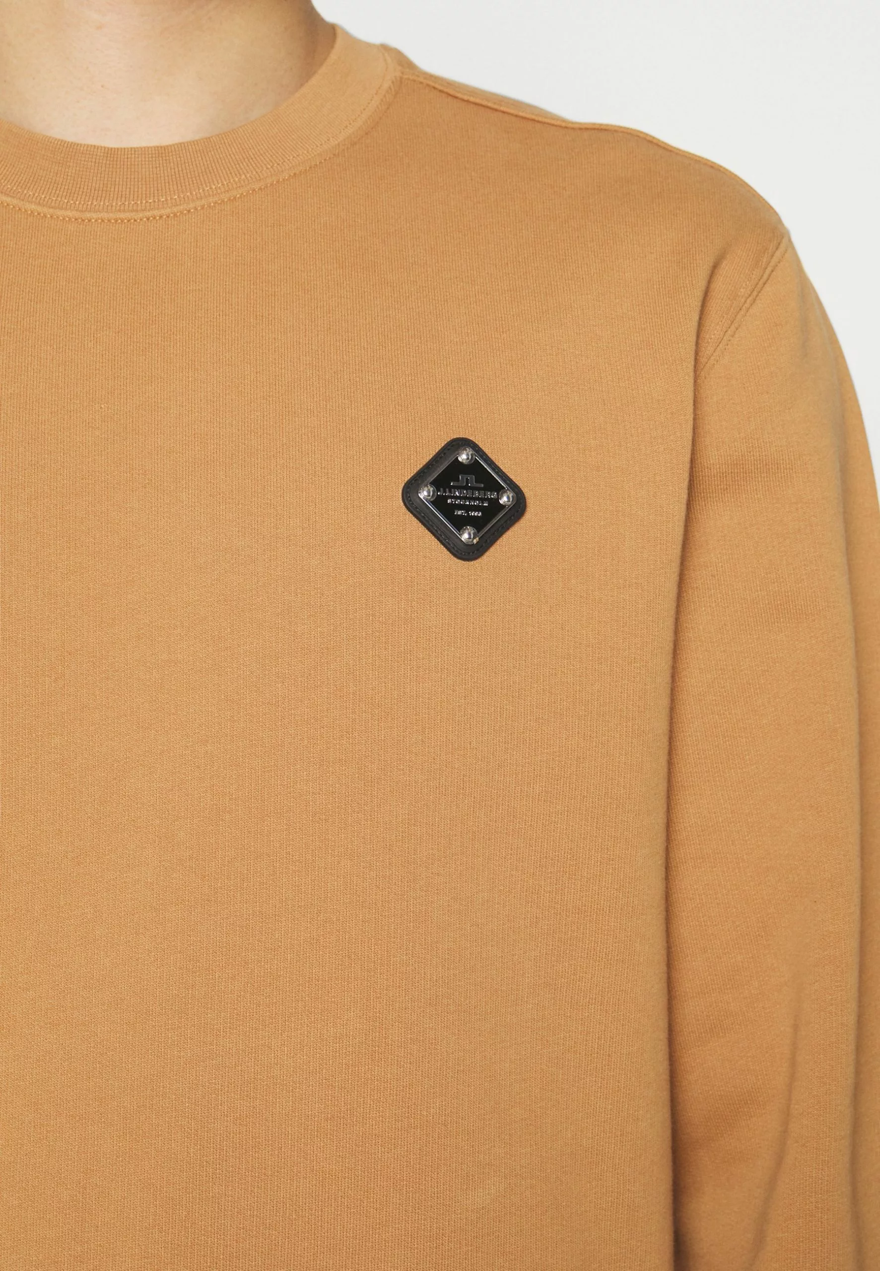 J.LINDEBERGTHROW PATCH C NECK - Sweatshirt - Chipmunk 8 J.LINDEBERGTHROW PATCH C NECK - Sweatshirt - Chipmunk - Bild 8