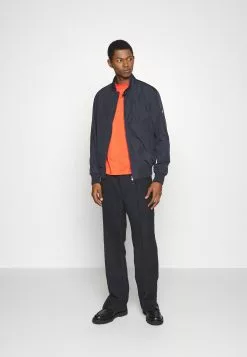 J.LINDEBERGDEREK JACKET - Tunn Jacka - Navy 12 J.LINDEBERGDEREK JACKET - Tunn Jacka - Navy -J.Lindeberg Affär ba07c15800914f88b36bce7c30dc31a6