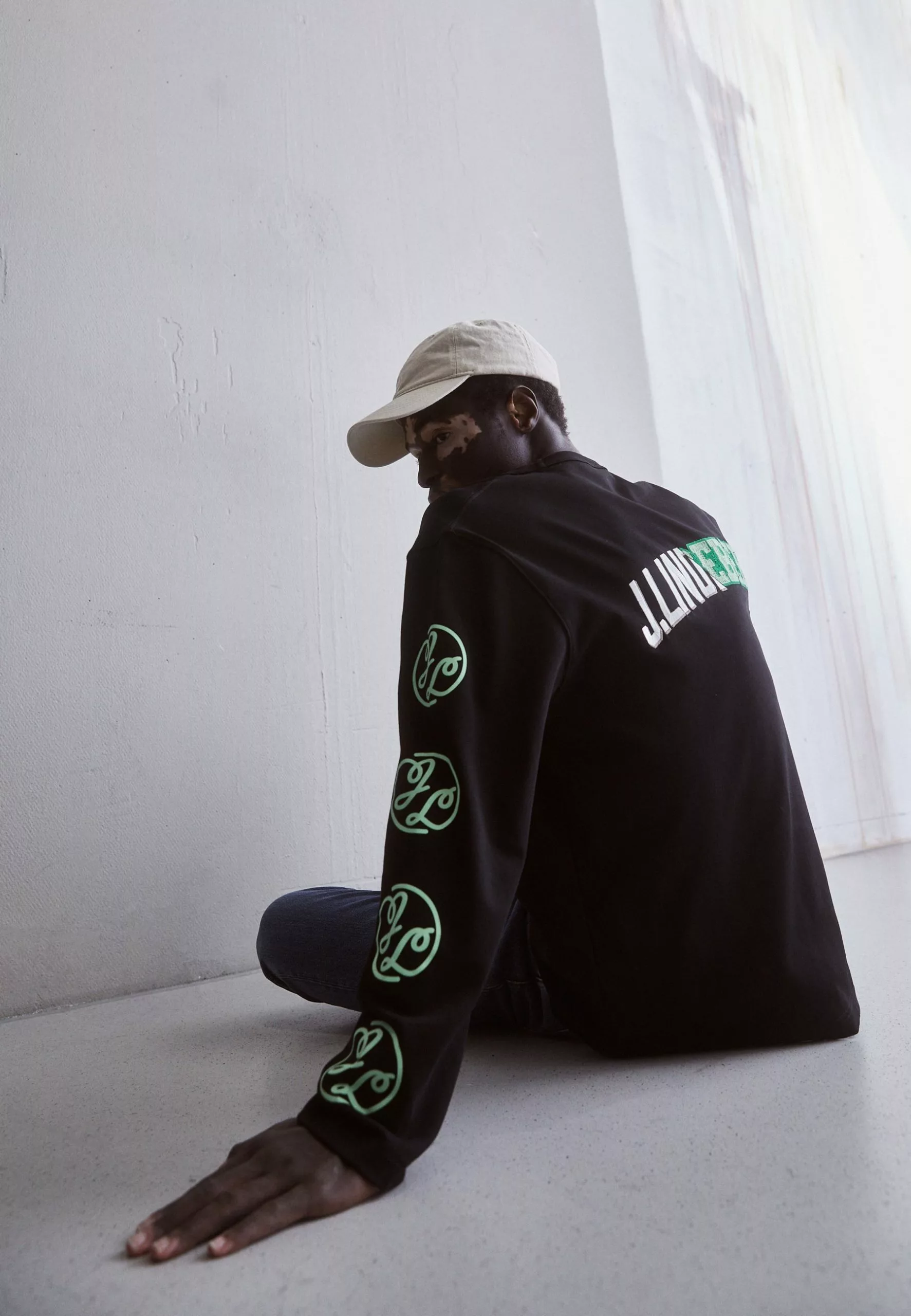 J.LINDEBERGCAMILO GRAPHIC - Långärmad Tröja - Black 1 J.LINDEBERGCAMILO GRAPHIC - Långärmad Tröja - Black