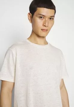 J.LINDEBERGCOMA TEE - T-shirt - Bas - Turtledove 13 J.LINDEBERGCOMA TEE - T-shirt - Bas - Turtledove -J.Lindeberg Affär c1009a9083804ad180aa743a7e64d501