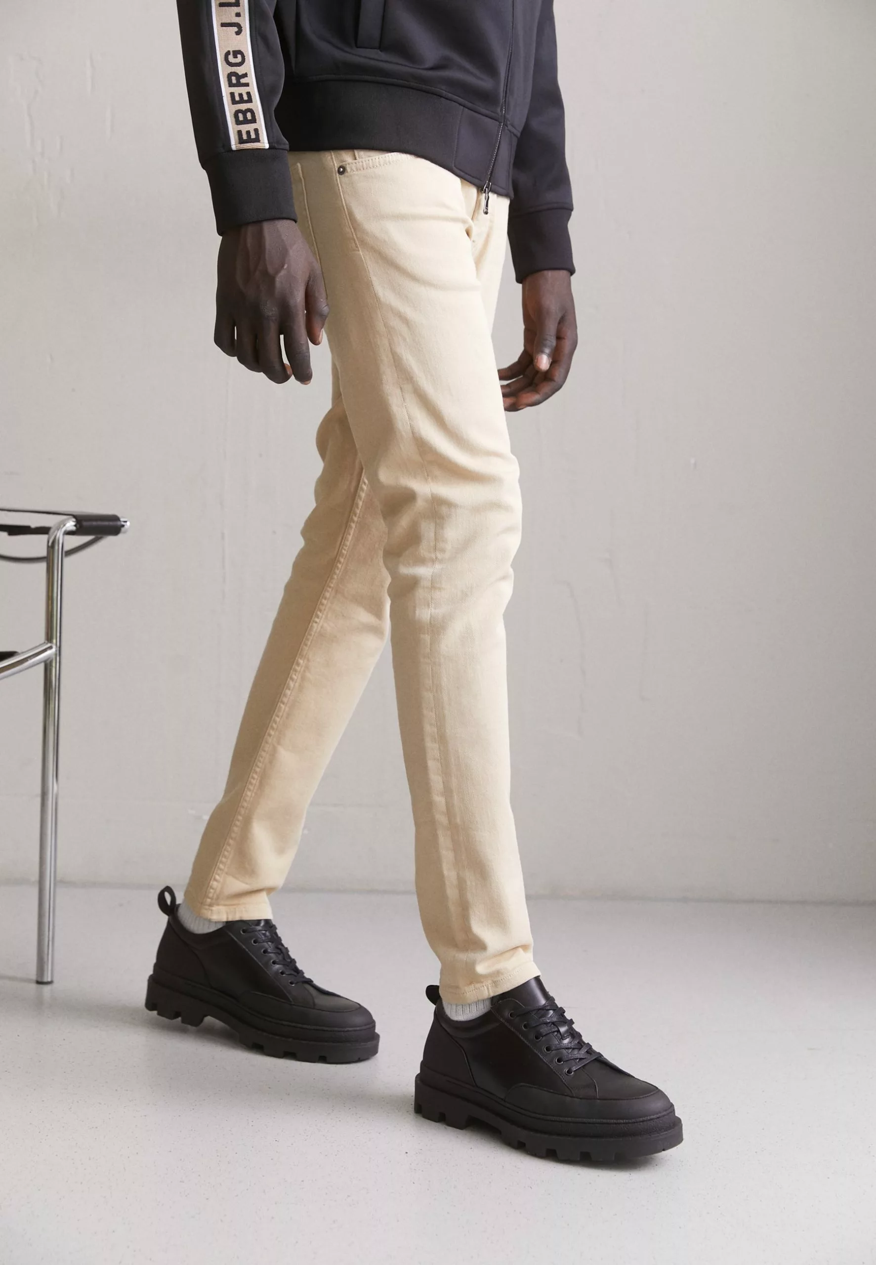 J.LINDEBERGJAY SOLID STRETCH - Jeans Slim Fit - Safari Beige 1 J.LINDEBERGJAY SOLID STRETCH - Jeans Slim Fit - Safari Beige