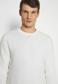 J.LINDEBERGARTHUR - Stickad Tröja - Cloud White 14 J.LINDEBERGARTHUR - Stickad Tröja - Cloud White -J.Lindeberg Affär cd94c987367e4ba396b0517f36552fdf