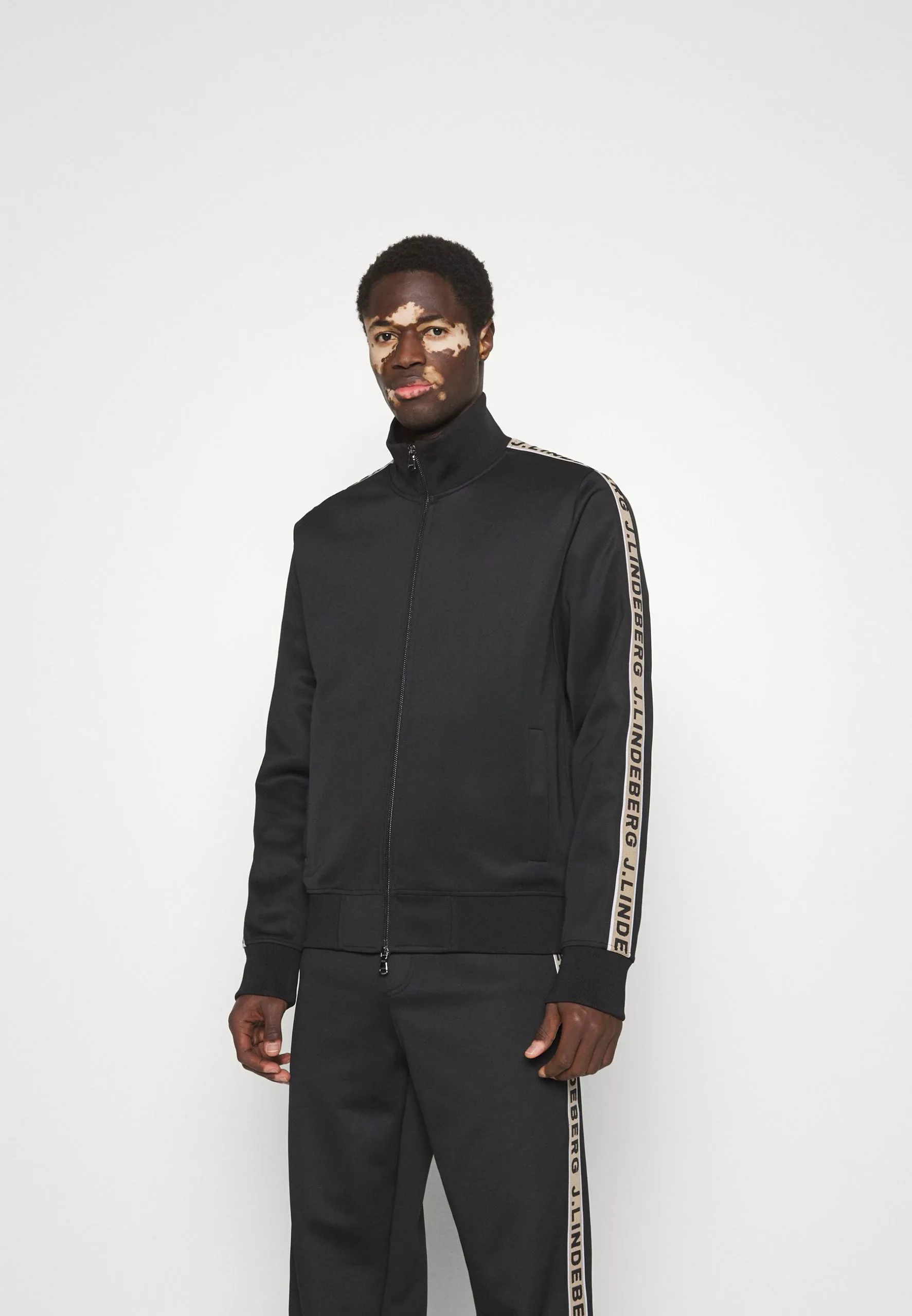 J.LINDEBERGTRAVIS TRACK JACKET - Tröja Med Dragkedja - Black 3 J.LINDEBERGTRAVIS TRACK JACKET - Tröja Med Dragkedja - Black - Bild 3